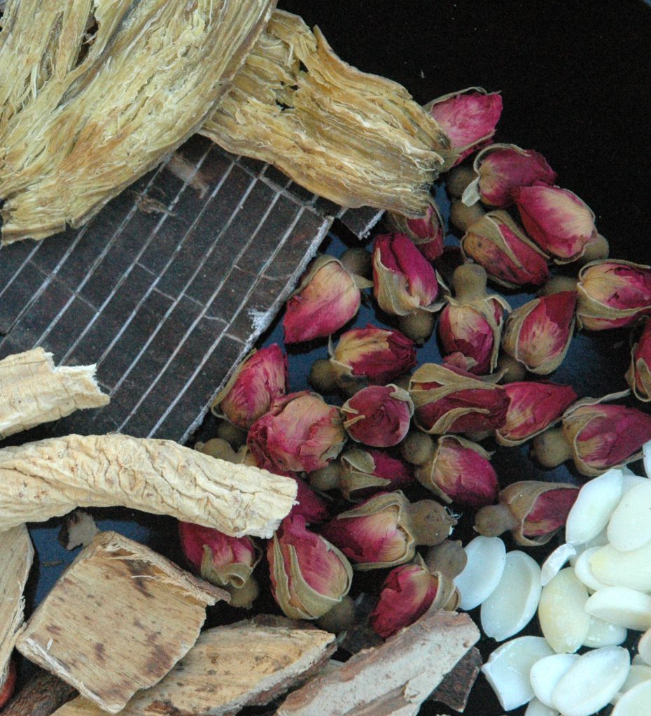 chinese herbal medicine, chinese raw herbs, chinese herbal medicine for tea,du zhong, mei gei hua, tao ren, dang gui, dang shen, bai shao